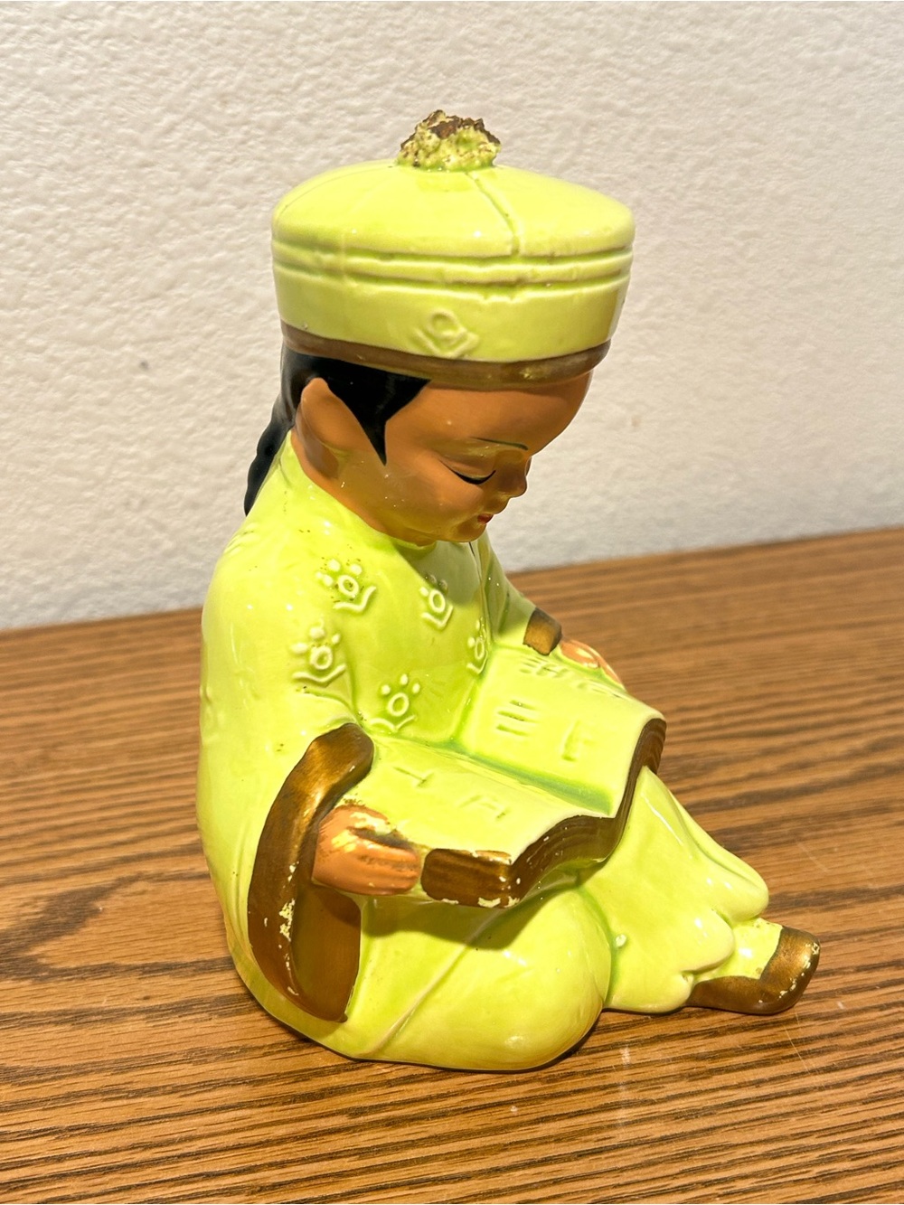 1950’s Glazed Ceramic Lime Green Asian Boy Reading - Picture 3 of 11